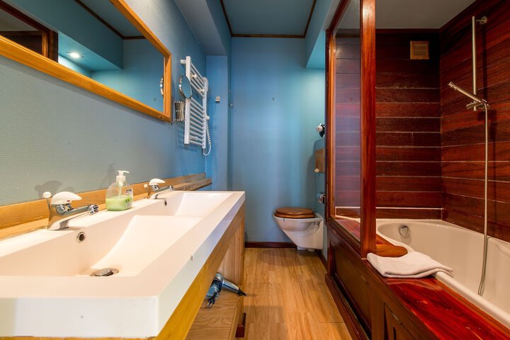 Room 34 of 40