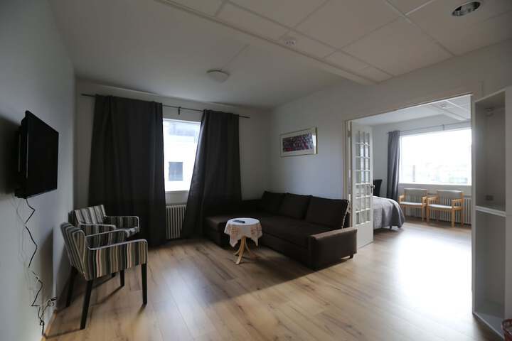 Room 5 of 32