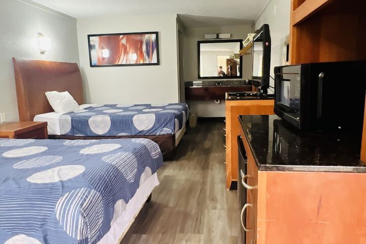 2 Queen Beds (7 of 19)