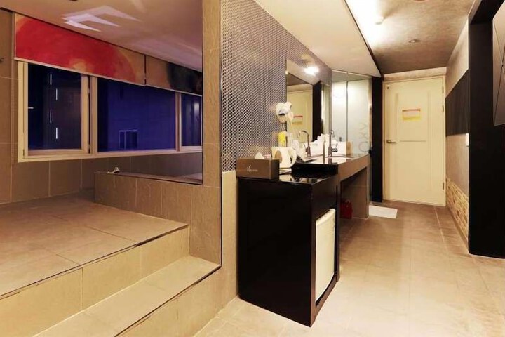 Room 4 of 59