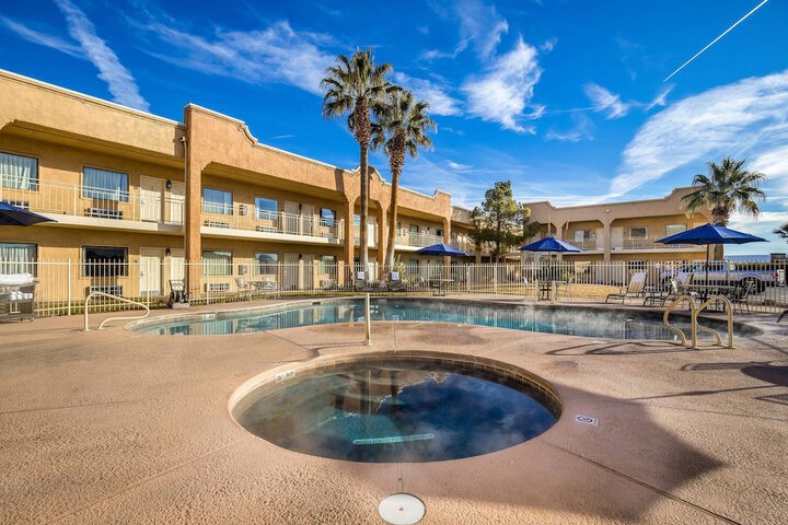 Hotel with Pool