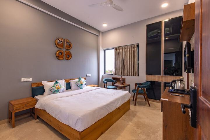 Room 5 of 10