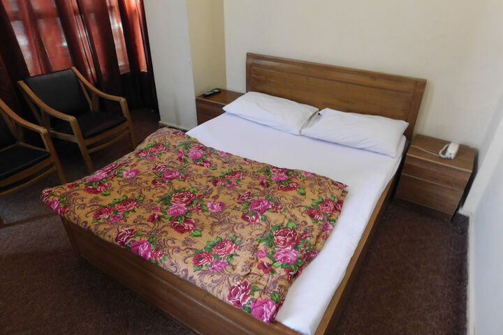 Room 7 of 9