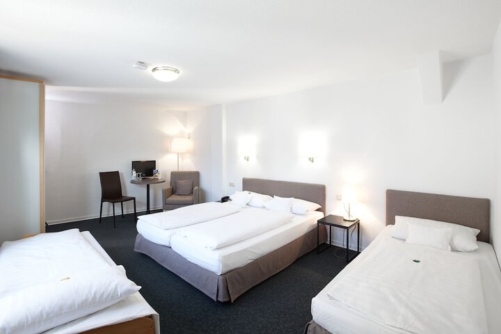 Room 3 of 67