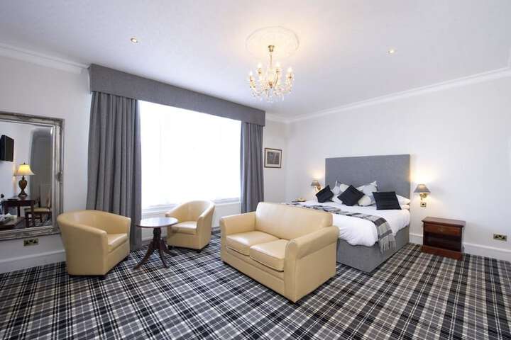 Room 10 of 38