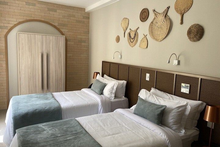 Room 12 of 77