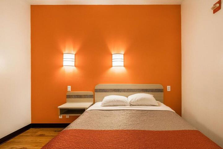 1 Queen Bed (6 of 16)