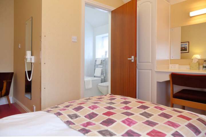 Room 15 of 104