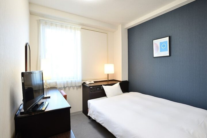 Room 5 of 16