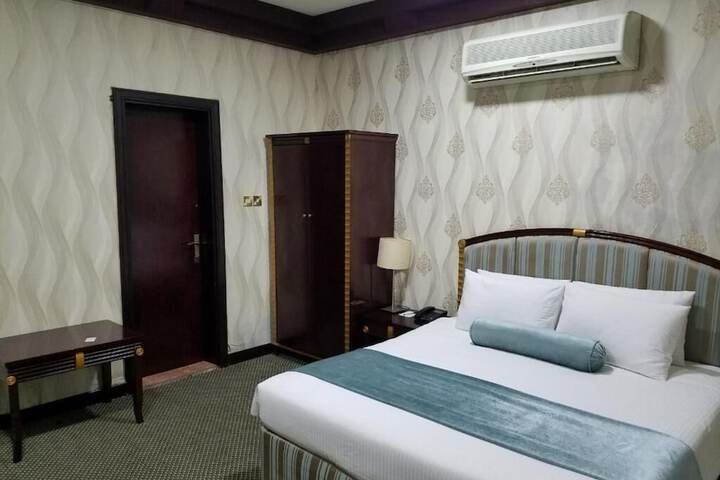 Room 10 of 30