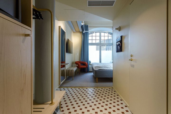 Room 18 of 69