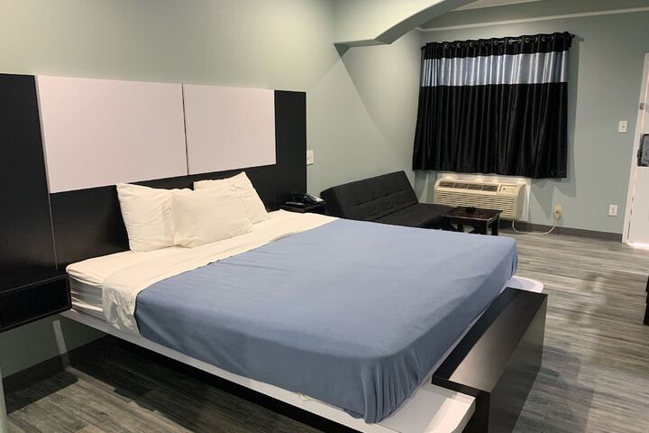 Room 12 of 35