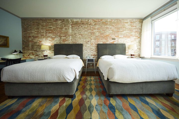 1 Queen Bed (5 of 18)