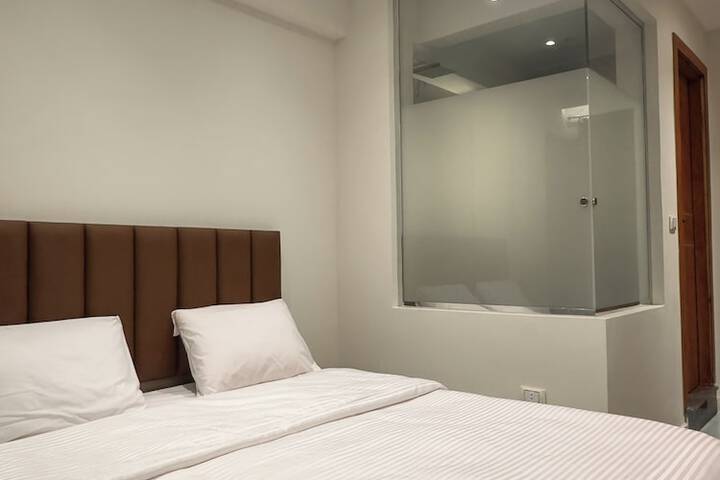Room 11 of 21