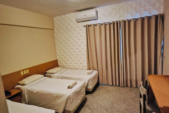 Room 13 of 37