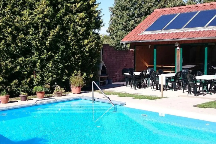 Pool 2 of 6