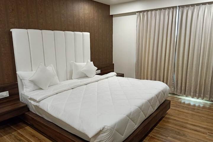 Room 5 of 17
