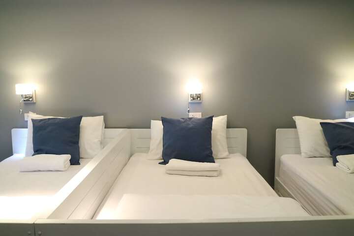 Room 10 of 32