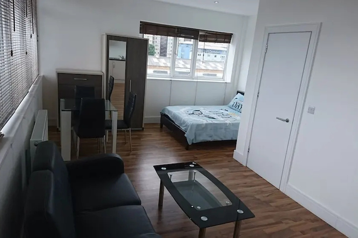 Room 4 of 17