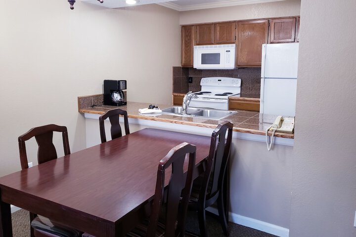 Room 6 of 25
