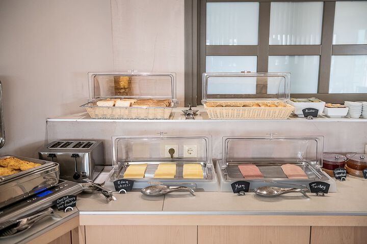 Breakfast/Coffee Service 218 of 340