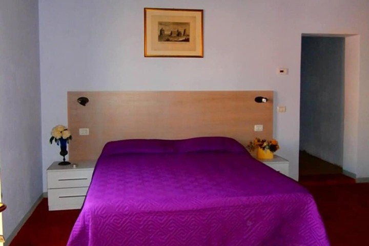 Room 6 of 14