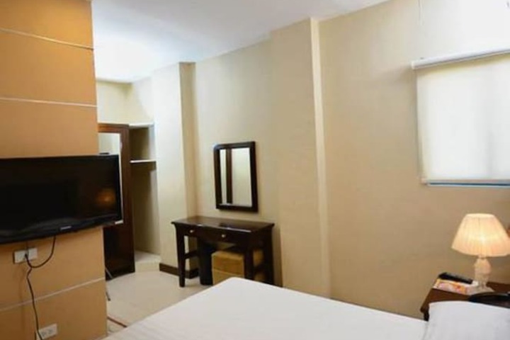 Room 8 of 42