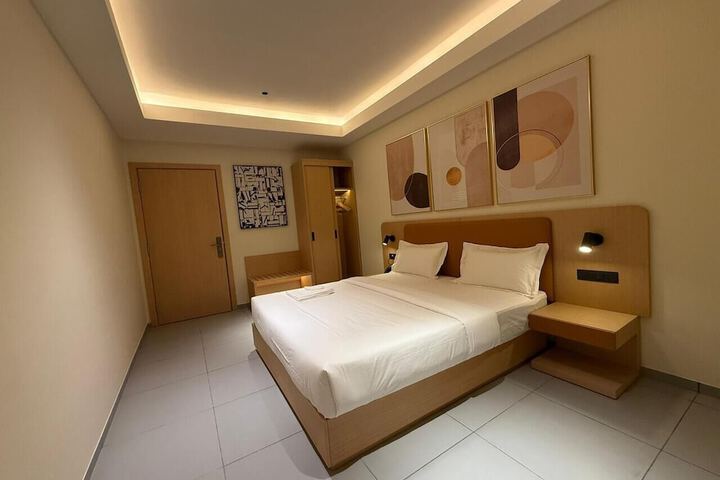 Room 3 of 16