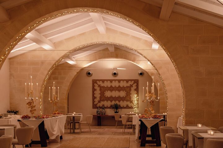 Ballroom/Hall 134 of 144