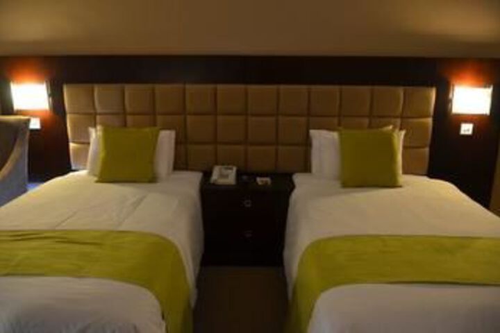 Room 8 of 16