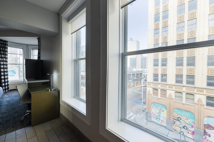 Room 43 of 111