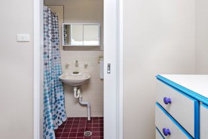 Room 4 of 15
