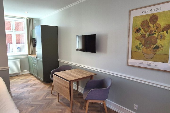 Room 8 of 36