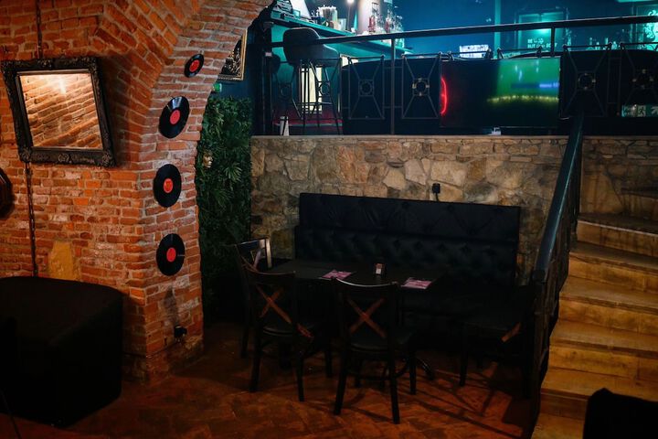 Lounge 107 of 112