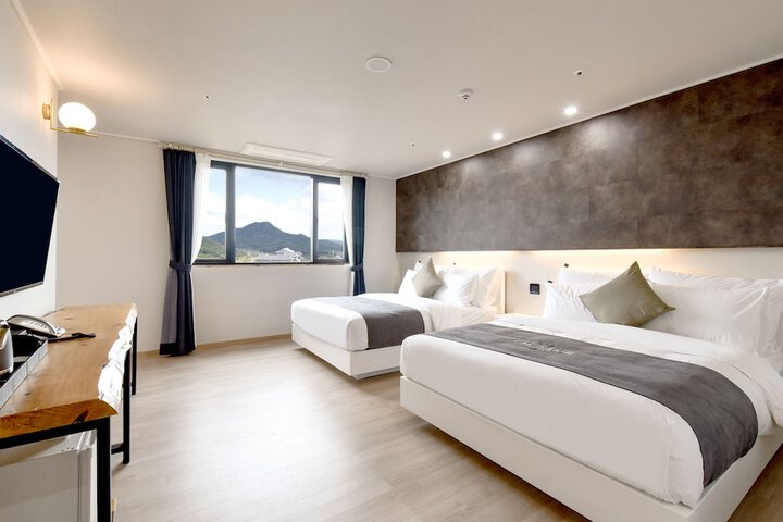Room 5 of 155