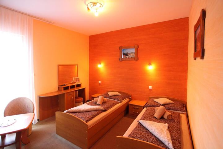 Room 12 of 50