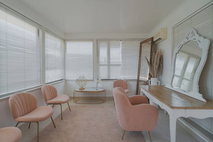 Room 32 of 68