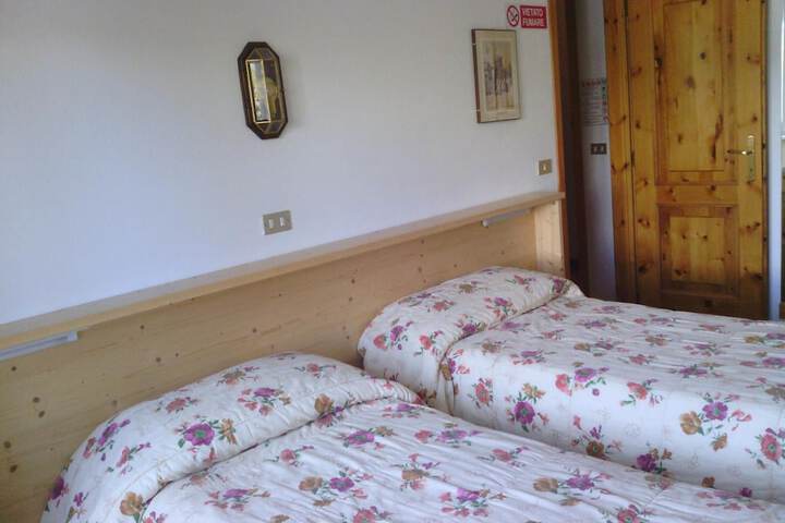Room 15 of 48