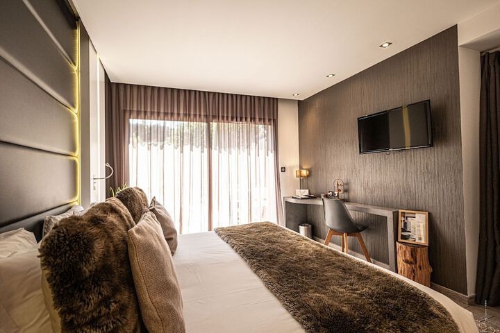 Room 4 of 37