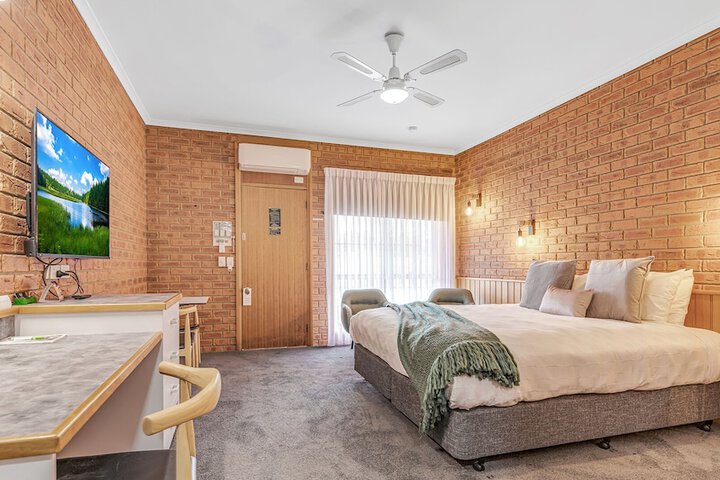 Room 36 of 64