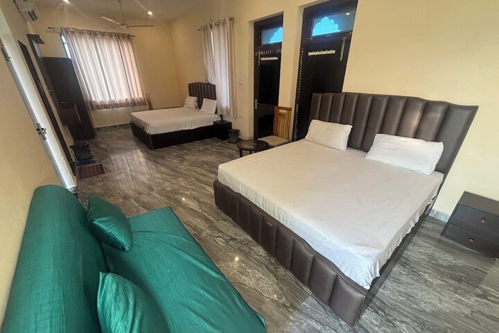 Room 5 of 73