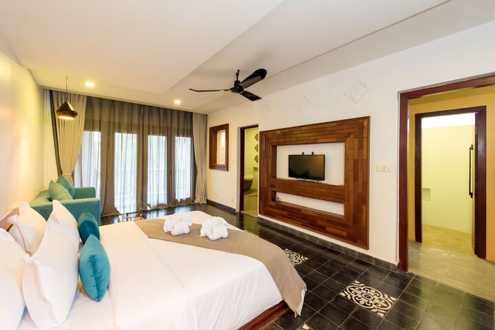Room 16 of 38