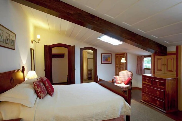 Room 9 of 31