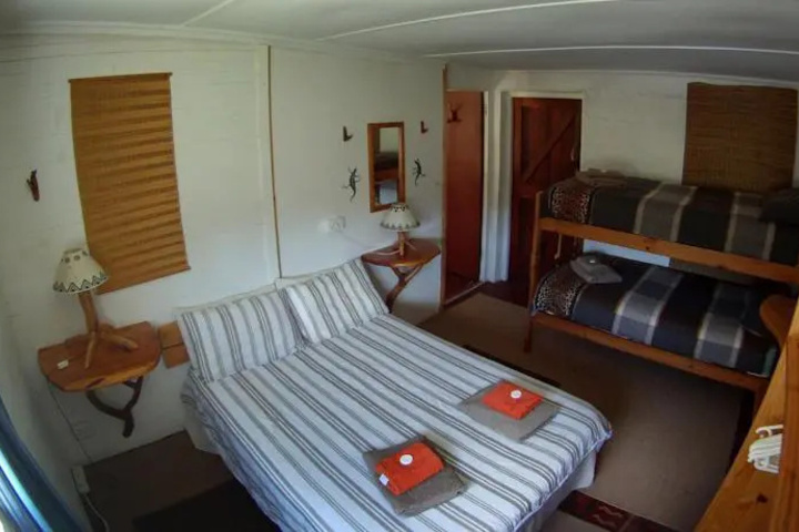 Room 5 of 10