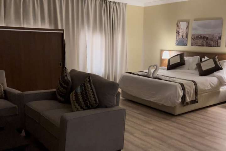 Room 8 of 34