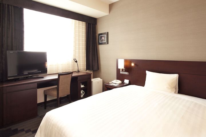 Room 6 of 17