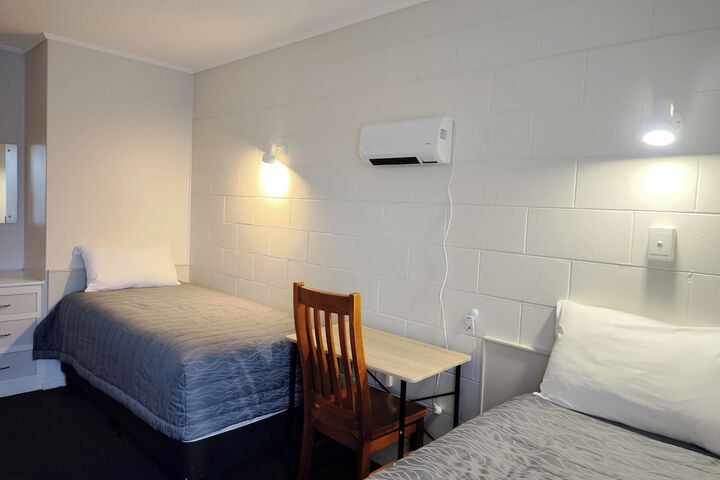 Room 13 of 36