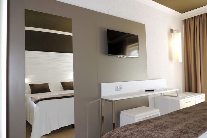 Room 3 of 153