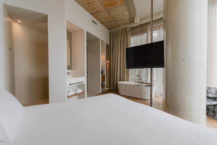 Room 9 of 115