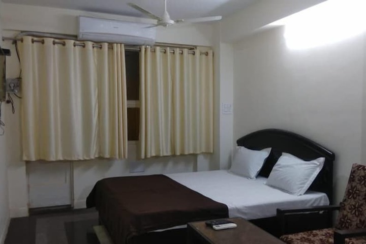 Room 7 of 11